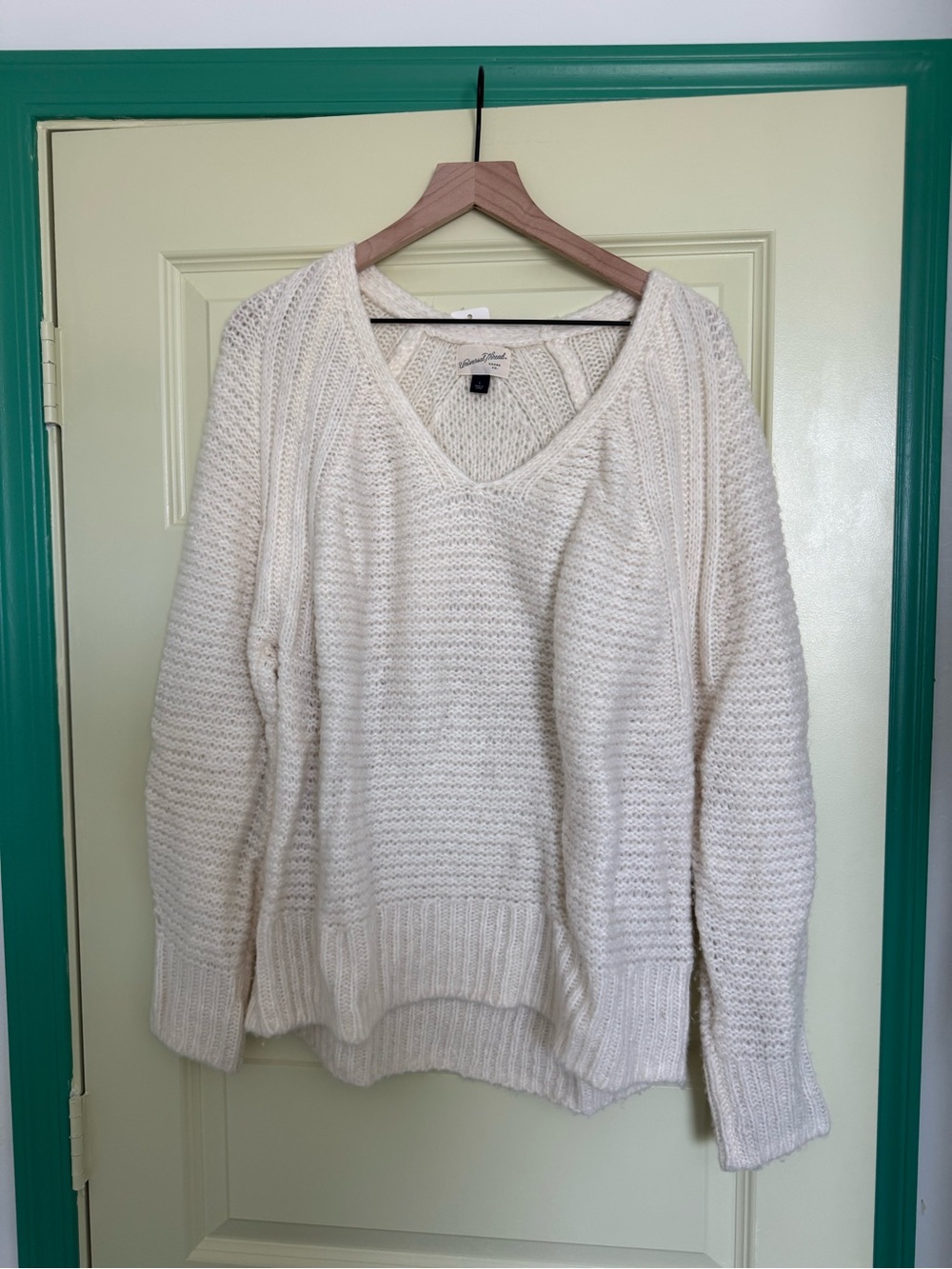 Universal Thread Cream V-Neck Knit Sweater